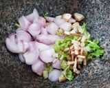 รูปขั้นตอนการทำที่ 1 ของ น้ำพริกหมูโคราช