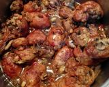 Foto del paso 4 de la receta Muslitos de pollo con almendras y pasas