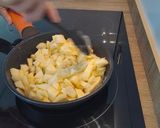 Foto del paso 2 de la receta Strudel de manzana y piñones