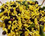 A picture of step 6 of Murmura upma (puffed rice upma).