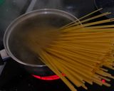A picture of step 2 of Spinach Linguine.