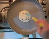 Foto del passaggio 2 della ricetta Pancakes ripieni di confettura 🍓🫐