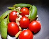 A picture of step 1 of Aachaari mango chutney.