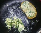 A picture of step 3 of Garlic bread with soup.