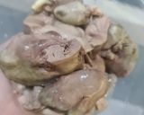 Foto langkah ke 1 dari resep Oseng Bawang Hati Ayam.