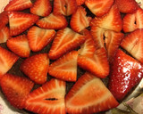Foto del paso 8 de la receta: Tarta de chocolate con crema y frutos rojos