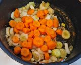 Foto del paso 3 de la receta: Carrilleras de ternera en salsa de nueces y curry