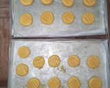 Foto langkah ke 4 dari resep Butter Cookies.