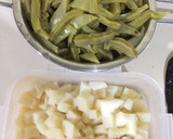 Foto del paso 1 de la receta: Bistec en pasilla con papas y nopales