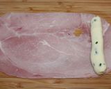 Sajtkrémes sonkatekercs recept fázis 5 fotója