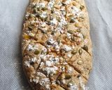 Foto del paso 10 de la receta: Pan de espelta con pipas de calabaza, cebolla frita y orejones