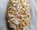 Foto del paso 10 de la receta: Pan de espelta con pipas de calabaza, cebolla frita y orejones