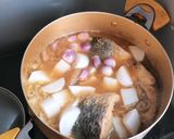 Hình bước làm 3 của món Cá Kho Thịt