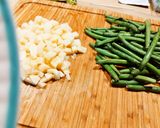 Foto del passaggio 1 della ricetta Crepes al pesto, fagiolini e patate 🥔🌿