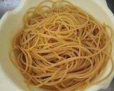 Φωτογραφία βήματος 1 της συνταγής Spaghetti στη λαδόκολλα με μελιτζάνες και καλαμπόκι
