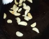 A picture of step 1 of Rajasthani style garlic chutney.