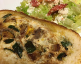 Foto del paso 7 de la receta: Tostada rellena de calabacín, anchoa y queso de cabra