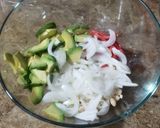Foto del paso 2 de la receta: Ensalada de alubias y salmón