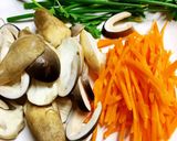 Hình bước làm 1 của món Trứng Chiên Cà Rốt Nấm