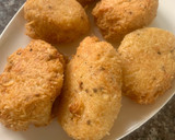 Foto del paso 3 de la receta: Arepitas de yuca con Jamón y queso