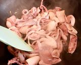 Hình bước làm 2 của món Hủ Tiếu Xào Mực Ống & Cải Ngọt