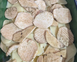 Foto del paso 1 de la receta: Merluza al horno con papas y batatas 🐟