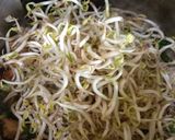 Foto langkah ke 2 dari resep Tumis tauge oncom.