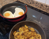 Foto del paso 2 de la receta: Champiñones al ajillo con huevos