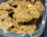 A picture of step 9 of Ginger flapjacks with pistachios and apricots.