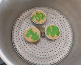 Foto langkah ke 5 dari resep Bolu Pisang Pandan Kukus Mekar.