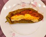 Foto del paso 5 de la receta: Pimiento verde relleno de carne picada, verduras, tomate y queso