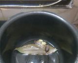 A picture of step 1 of Matar pulao.