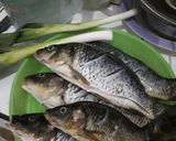 Foto langkah ke 1 dari resep Pepes ikan mas pedas kemangi.