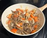 A picture of step 3 of Vietnamese Macaroni Beef Stir Fry (Nui Xào Bò).