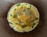 Foto langkah ke 2 dari resep Telur dadar bombay.