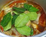 รูปขั้นตอนการทำที่ 3 ของ ต้มยำอกไก่เห็ดฟาง