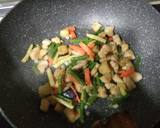 Foto del paso 3 de la receta: Wok de verduras, pollo y huevo