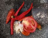 Foto langkah ke 2 dari resep Telur Dadar Sambal Penyet.