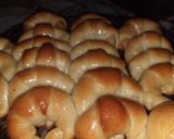 Foto del paso 4 de la receta: Medialunas Económicas, sin manteca, sin hojaldre🥐