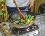 รูปขั้นตอนการทำที่ 19 ของ ข้าวผัดแกงเขียวหวาน ไก่ อาหารไทย เมนูผัด วิธีทำง่ายๆ