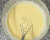 Foto del passaggio 2 della ricetta Tortino allo Yogurt e Lamponi con Crema Inglese al Latte Condensato