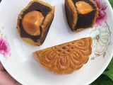 Bánh trung thu nhân đậu xanh/đậu đỏ + trứng muối (Bánh nướng)