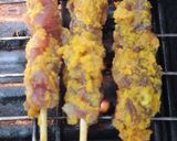 Foto langkah ke 3 dari resep Sate Daging Bumbu Kuning.