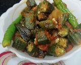 A picture of step 5 of Masala bhindi.