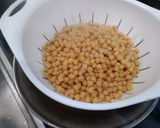 A picture of step 1 of Thellay walay aloo chana chaat.
