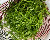 Hình bước làm 2 của món Canh hẹ nấu nghêu