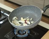 Foto langkah ke 5 dari resep Sup Bola Udang Devina Hermawan.