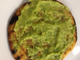 Arepa con guacamole y huevo