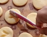Foto langkah ke 3 dari resep Heart Cookies.