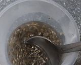 Foto langkah ke 1 dari resep Melon chiaseed milk.